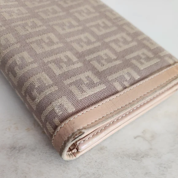 Fendi Long wallet. Gorgeous tan and cappuccino colors. - Picture 6 of 16